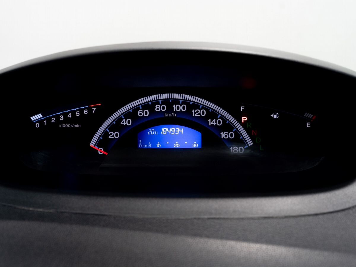 Honda Freed Spike 2010 - фото автомобиля