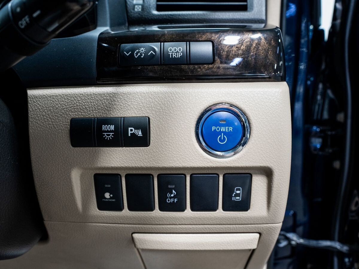 Toyota Alphard 2012 - фото автомобиля