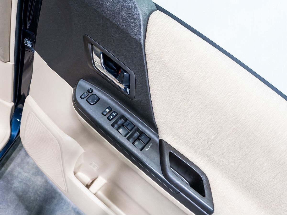 Toyota Alphard 2012 - фото автомобиля