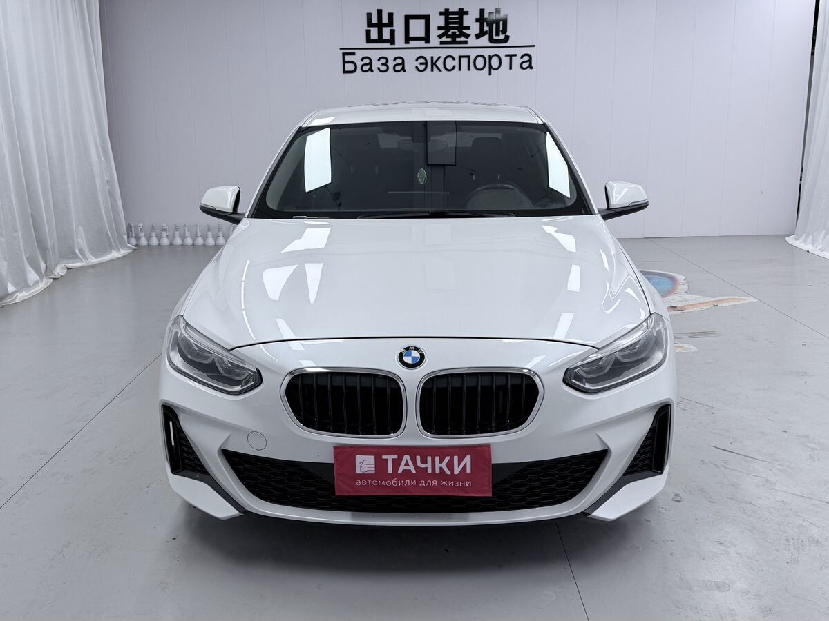 BMW 1-Series 2023 - фото автомобиля