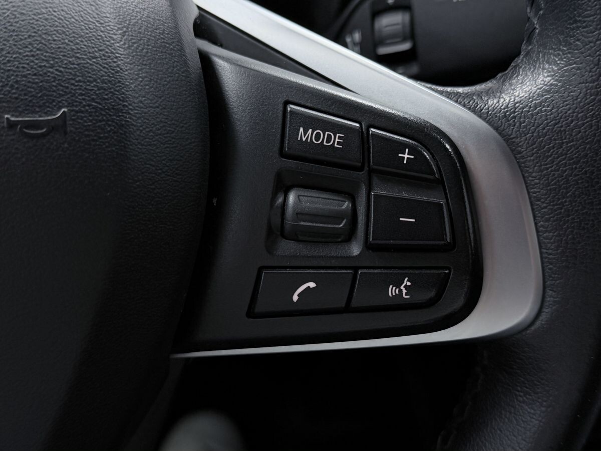 BMW 1-Series 2023 - фото автомобиля