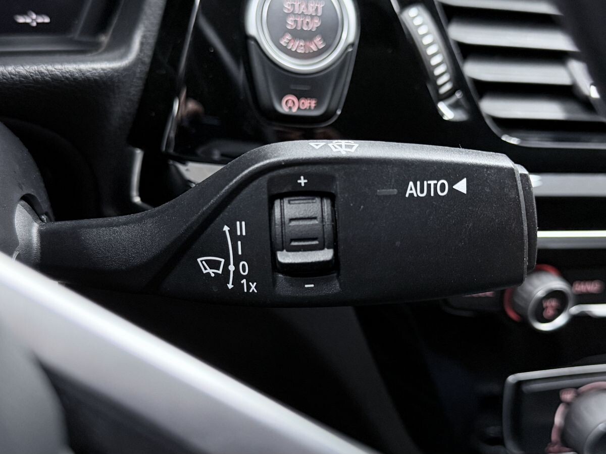 BMW 1-Series 2023 - фото автомобиля