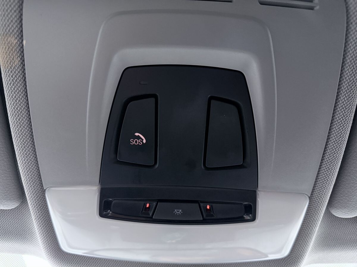 BMW 1-Series 2023 - фото автомобиля