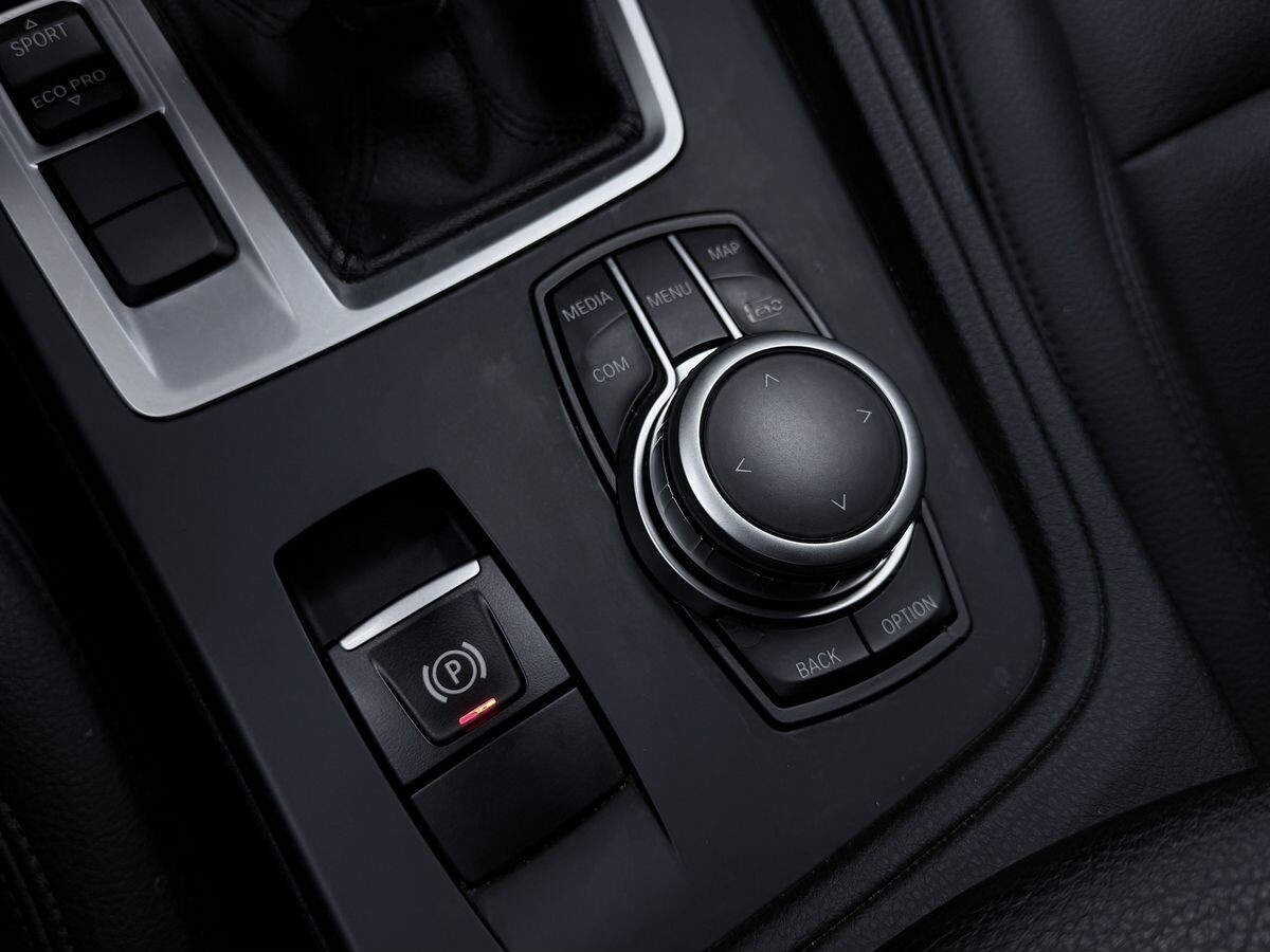 BMW 1-Series 2023 - фото автомобиля