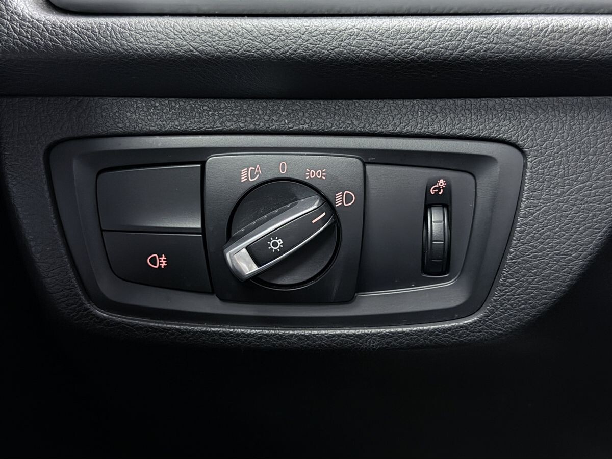 BMW 1-Series 2023 - фото автомобиля