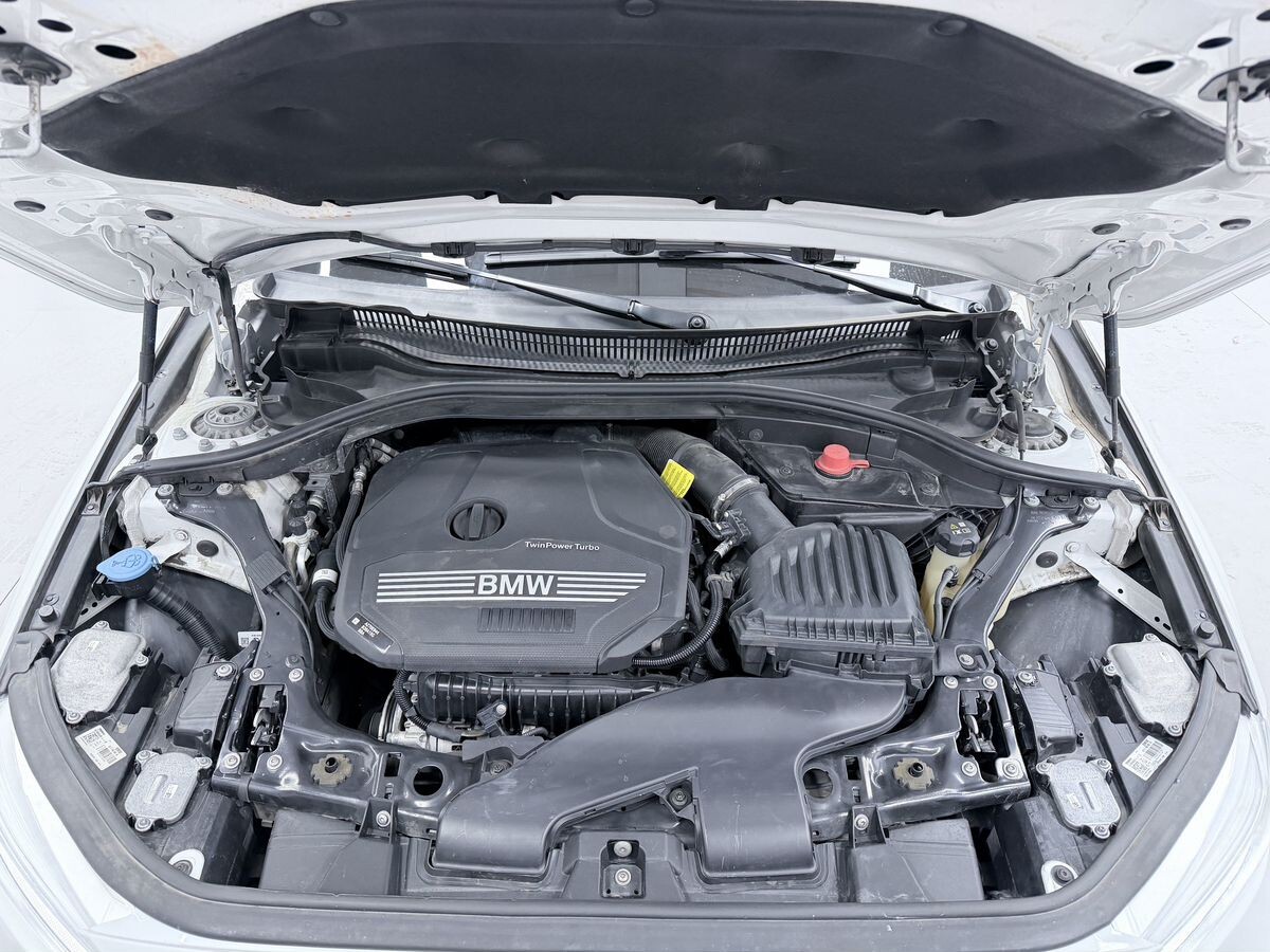 BMW 1-Series 2023 - фото автомобиля