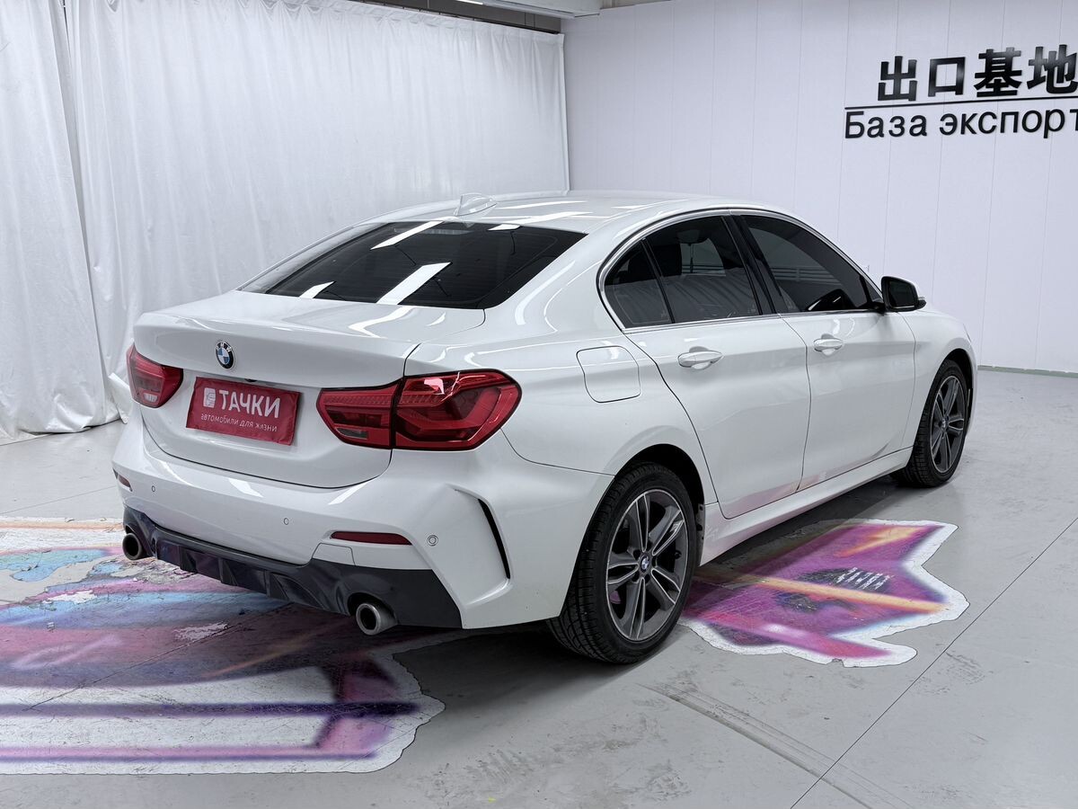 BMW 1-Series 2023 - фото автомобиля