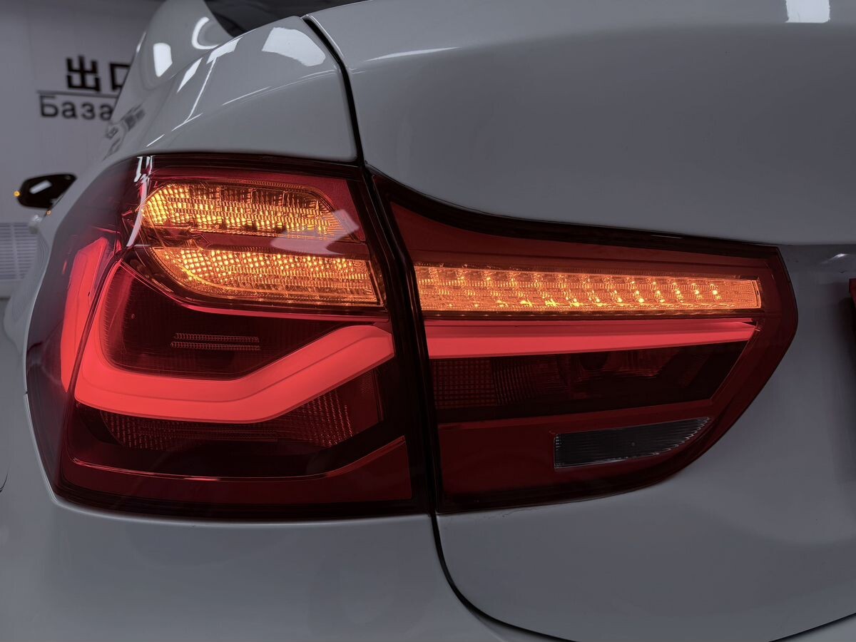 BMW 1-Series 2023 - фото автомобиля