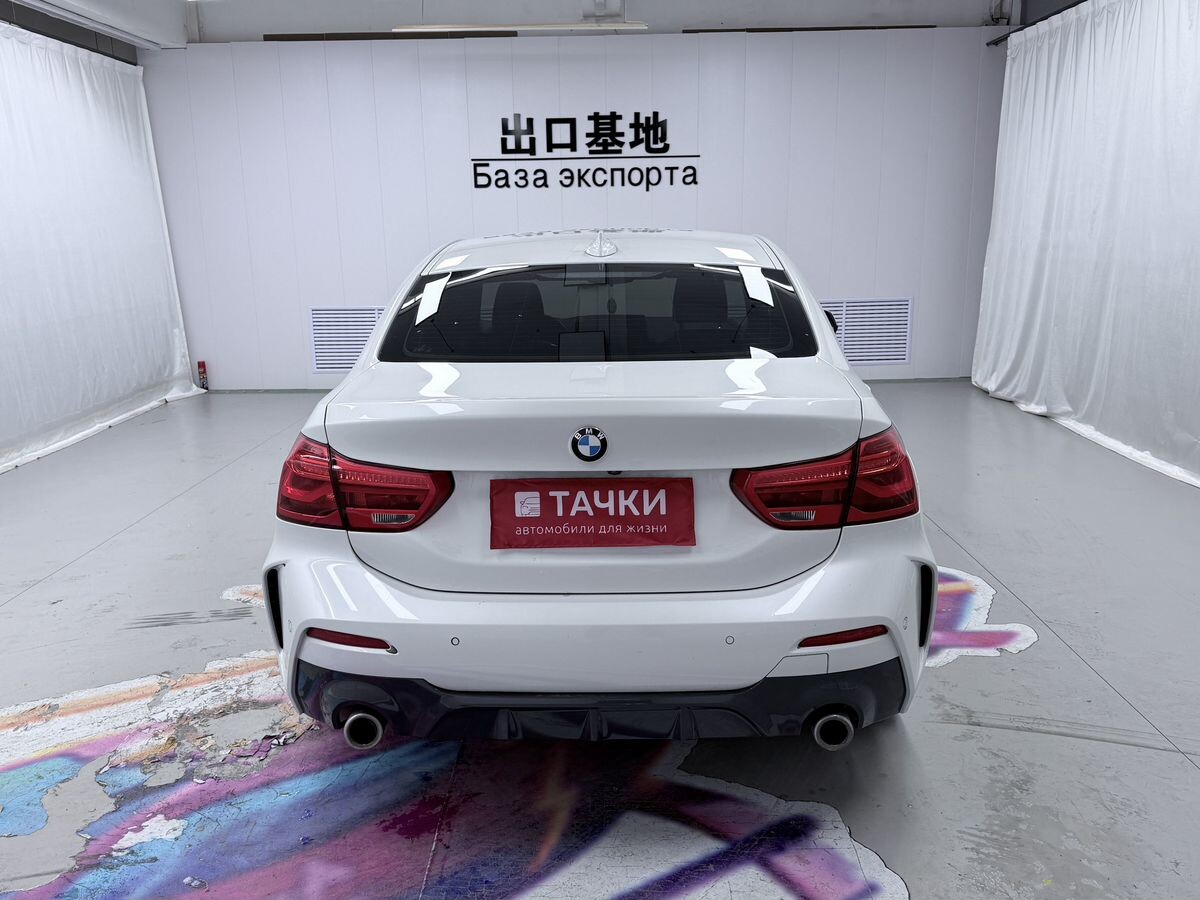 BMW 1-Series 2023 - фото автомобиля