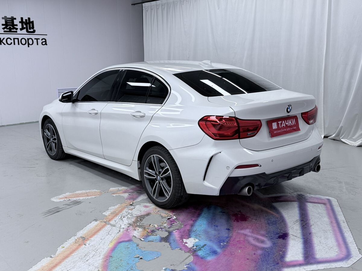 BMW 1-Series 2023 - фото автомобиля