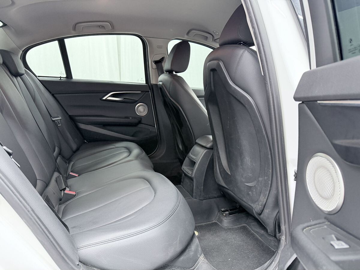 BMW 1-Series 2023 - фото автомобиля