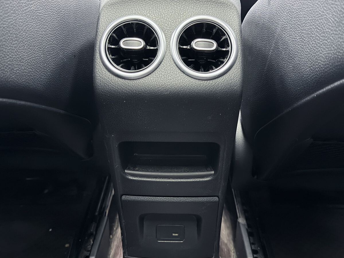 Mercedes-Benz GLB-Class 2021 - фото автомобиля