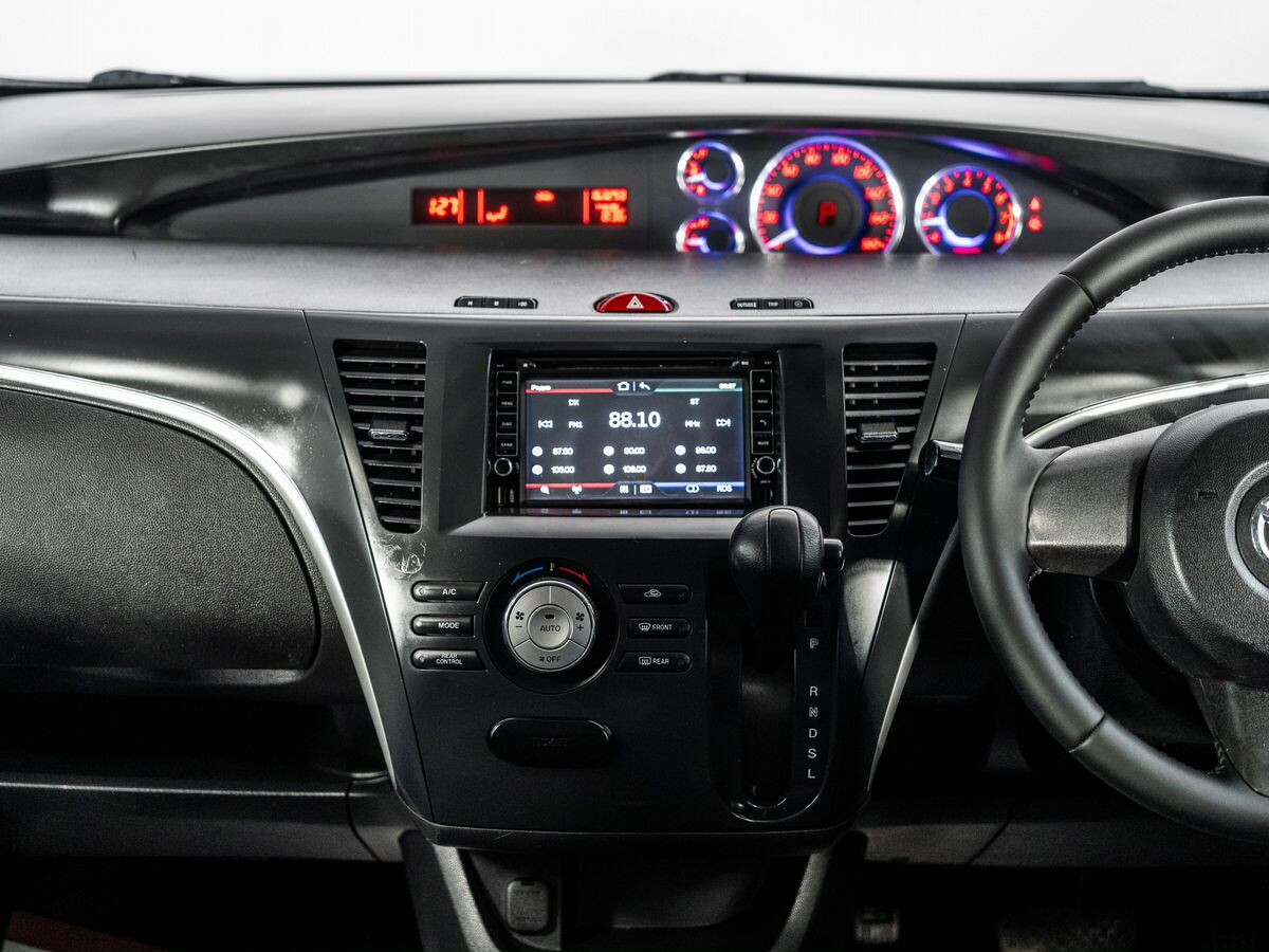 Mazda Biante 2008 - фото автомобиля