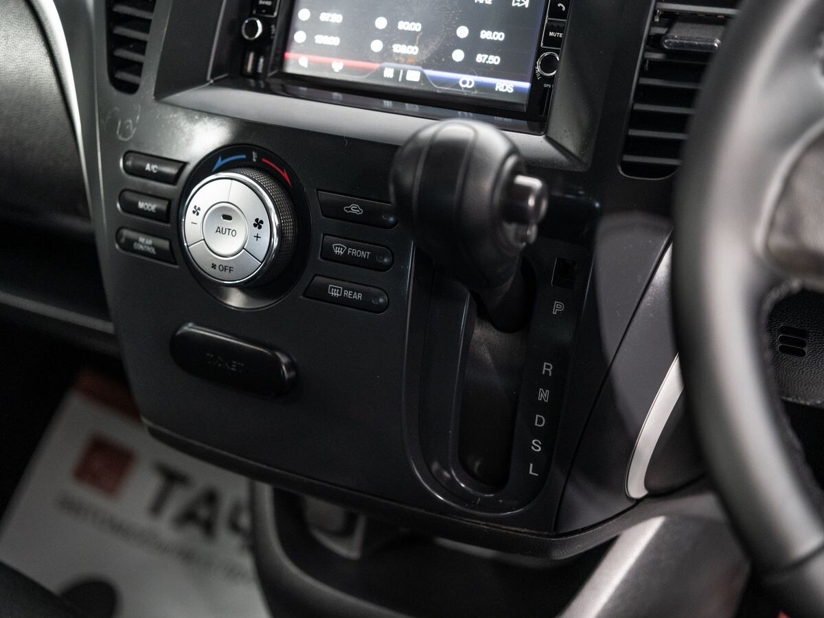 Mazda Biante 2008 - фото автомобиля