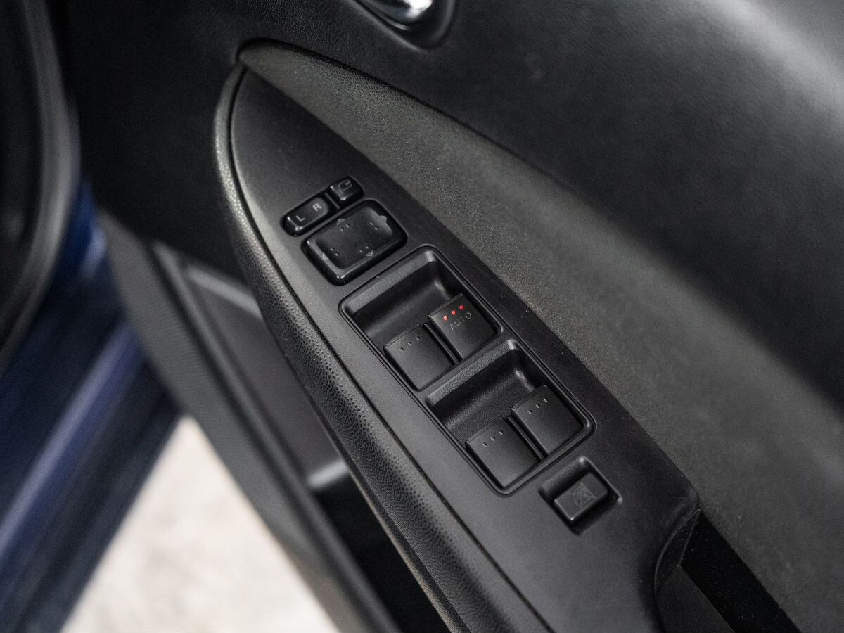 Mazda Biante 2008 - фото автомобиля