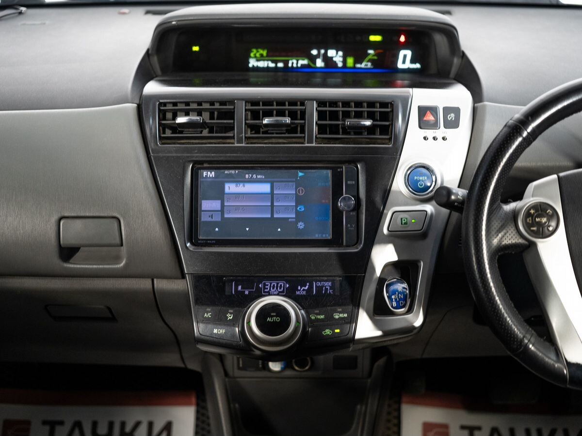 Toyota Prius Alpha 2012 - фото автомобиля