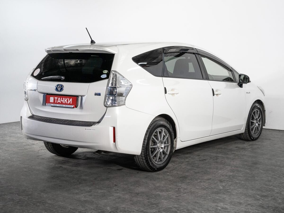 Toyota Prius Alpha 2012 - фото автомобиля