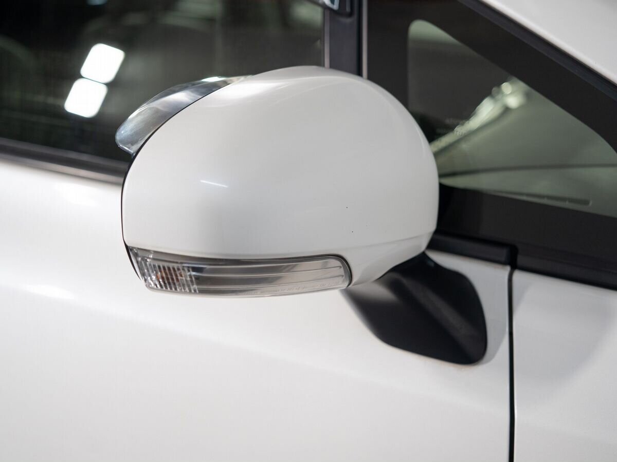 Toyota Prius Alpha 2012 - фото автомобиля