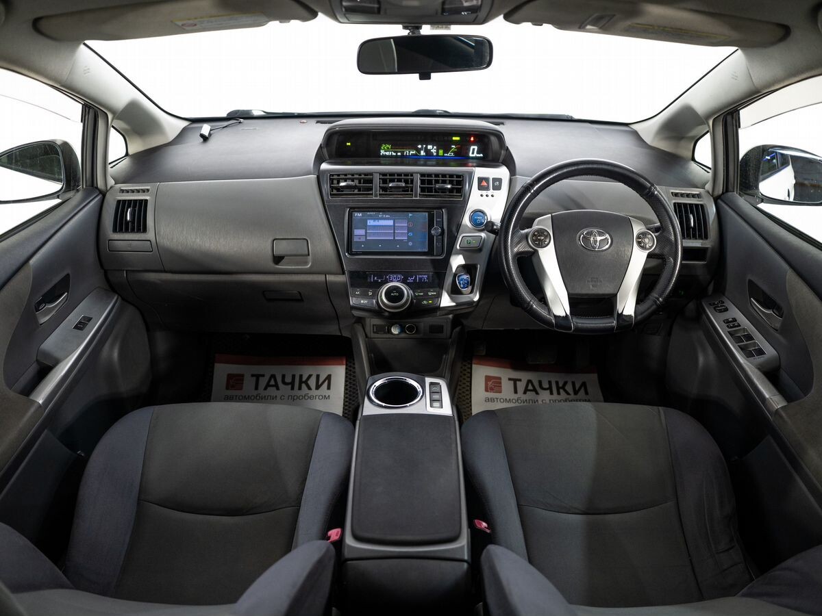 Toyota Prius Alpha 2012 - фото автомобиля