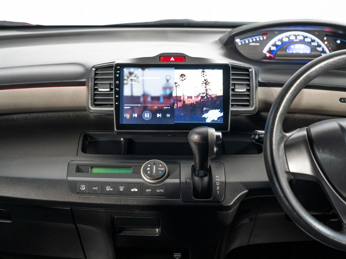 Honda Freed Spike 2010 - фото автомобиля