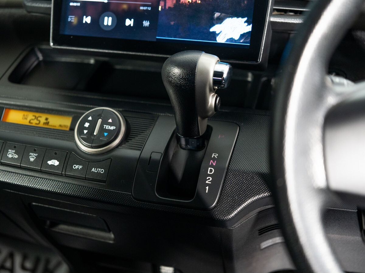 Honda Freed Spike 2010 - фото автомобиля