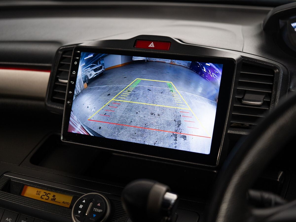 Honda Freed Spike 2010 - фото автомобиля