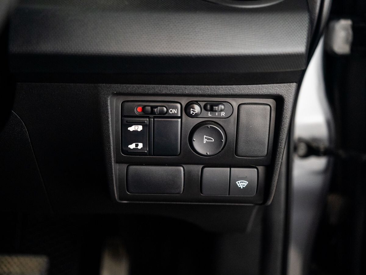 Honda Freed Spike 2010 - фото автомобиля