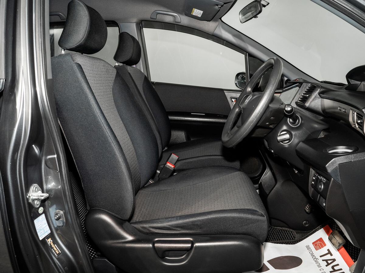 Honda Freed Spike 2010 - фото автомобиля