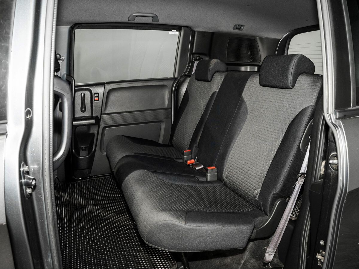 Honda Freed Spike 2010 - фото автомобиля