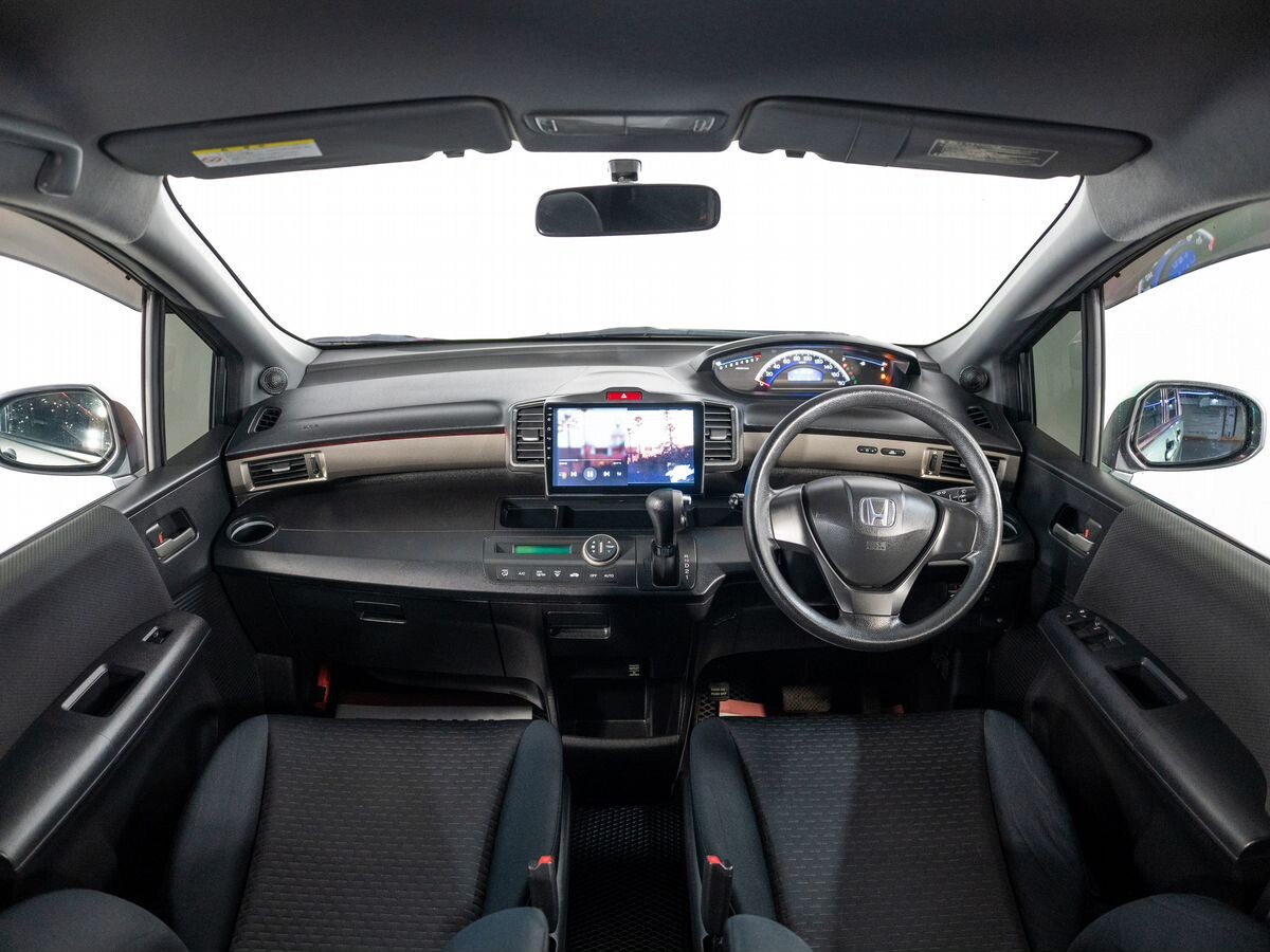 Honda Freed Spike 2010 - фото автомобиля