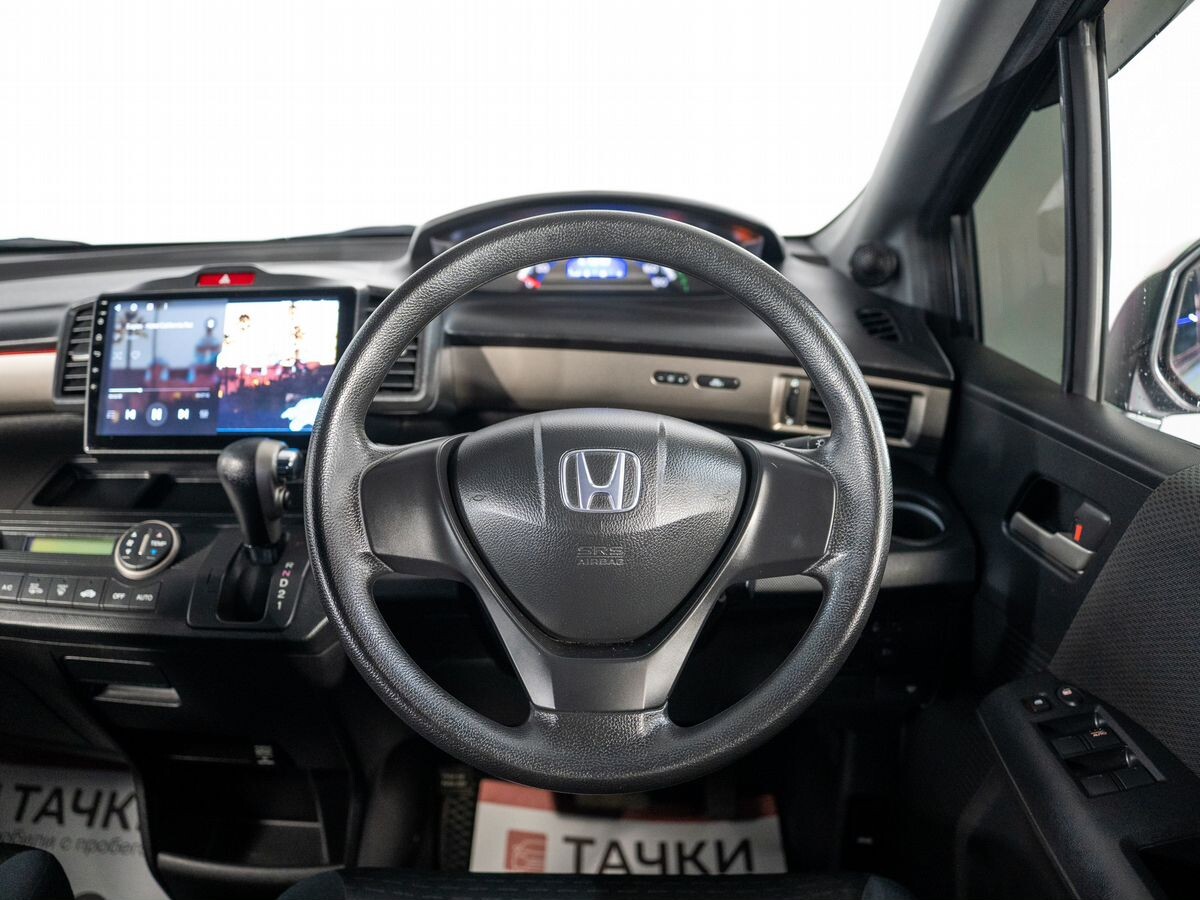 Honda Freed Spike 2010 - фото автомобиля