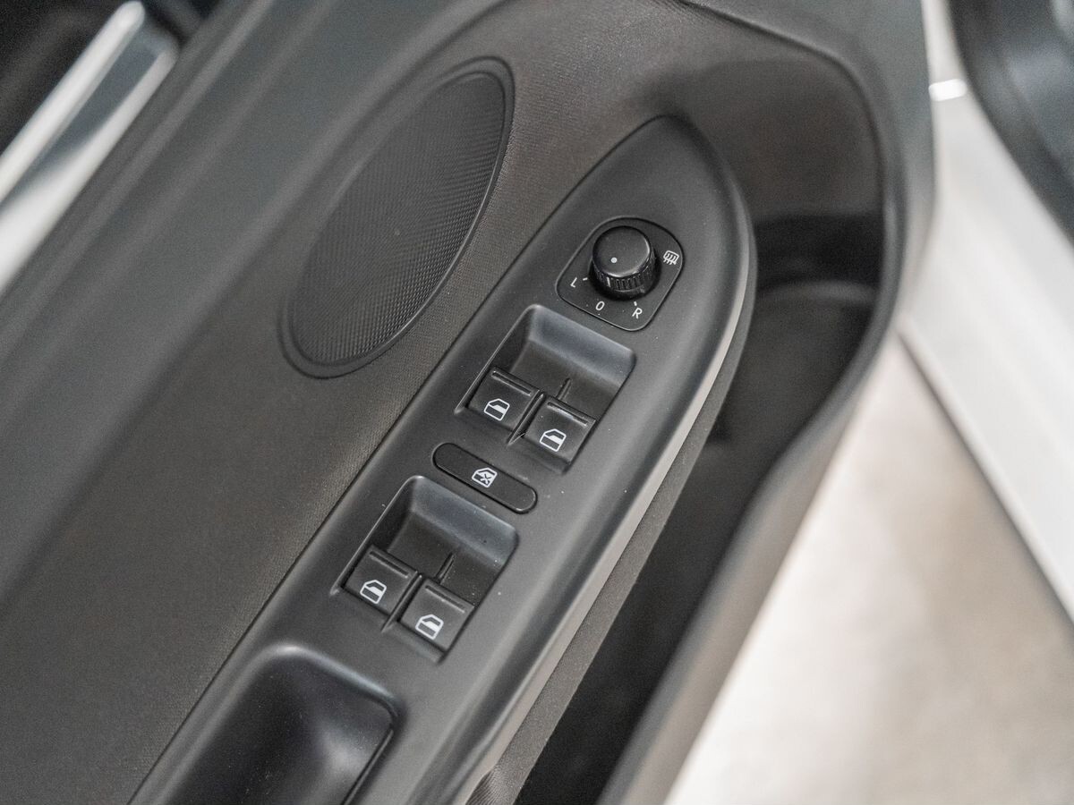 Volkswagen Golf Plus 2012 - фото автомобиля