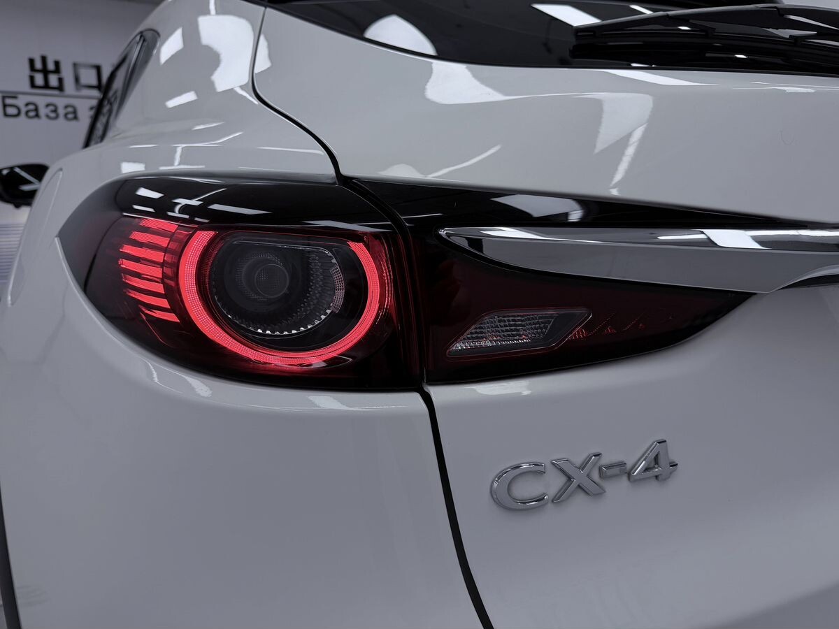 Mazda CX-4 2023 - фото автомобиля