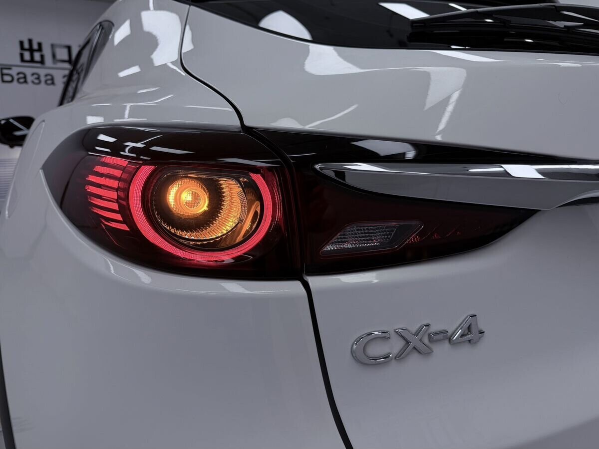 Mazda CX-4 2023 - фото автомобиля