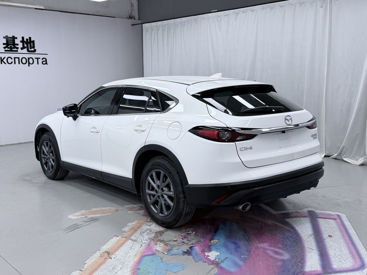 Mazda CX-4 2023 - фото автомобиля
