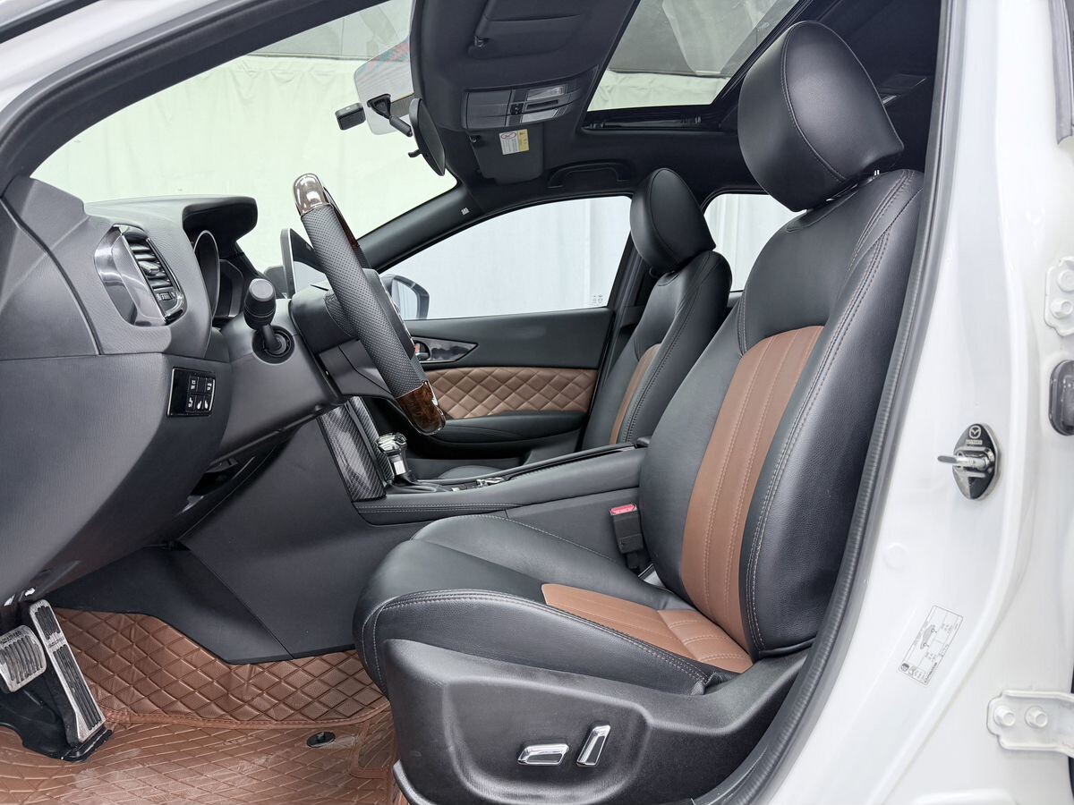 Mazda CX-4 2023 - фото автомобиля