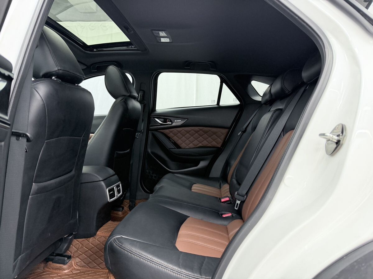 Mazda CX-4 2023 - фото автомобиля