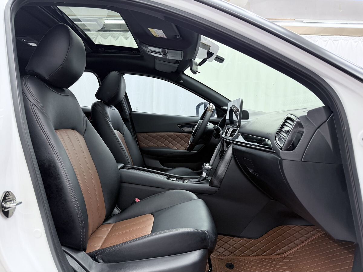 Mazda CX-4 2023 - фото автомобиля