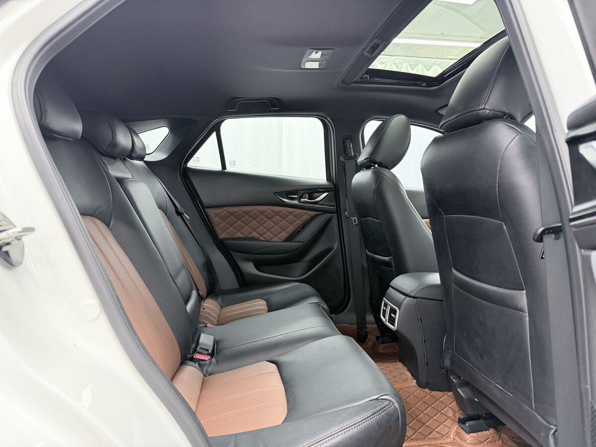 Mazda CX-4 2023 - фото автомобиля