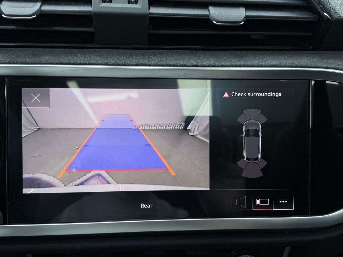 Audi Q3 Sportback 2022 - фото автомобиля