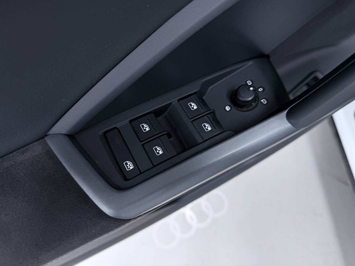 Audi Q3 Sportback 2022 - фото автомобиля