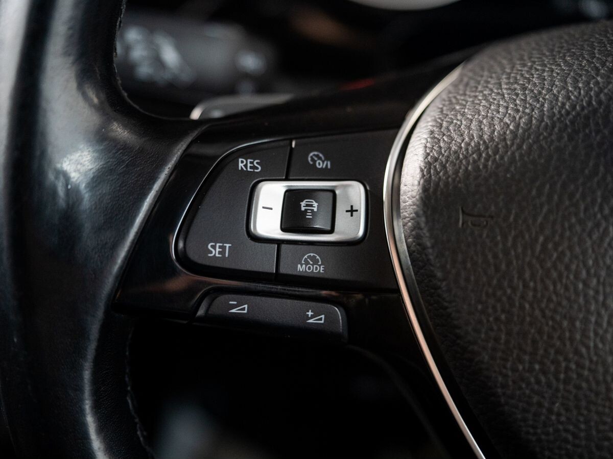 Volkswagen Touran 2015 - фото автомобиля