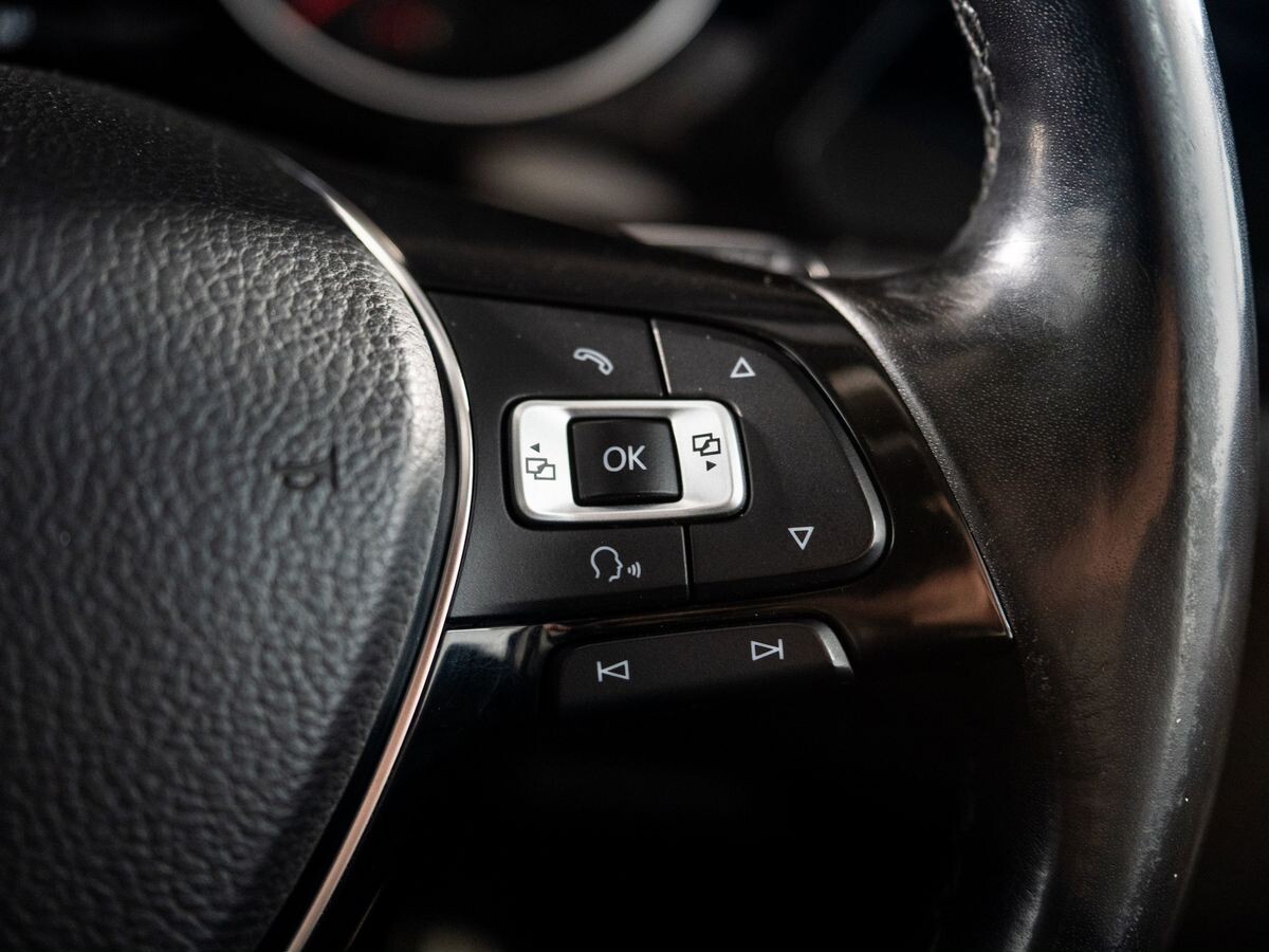 Volkswagen Touran 2015 - фото автомобиля