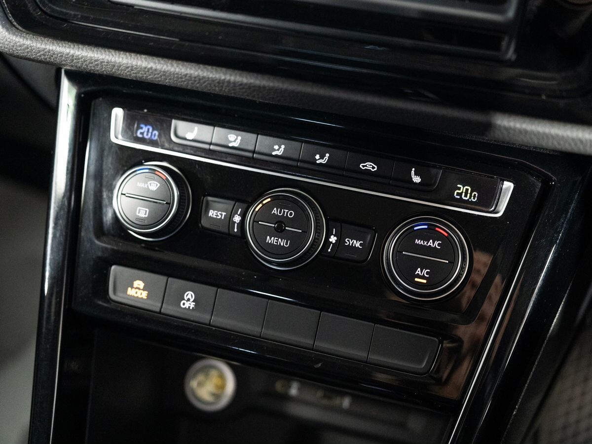 Volkswagen Touran 2015 - фото автомобиля