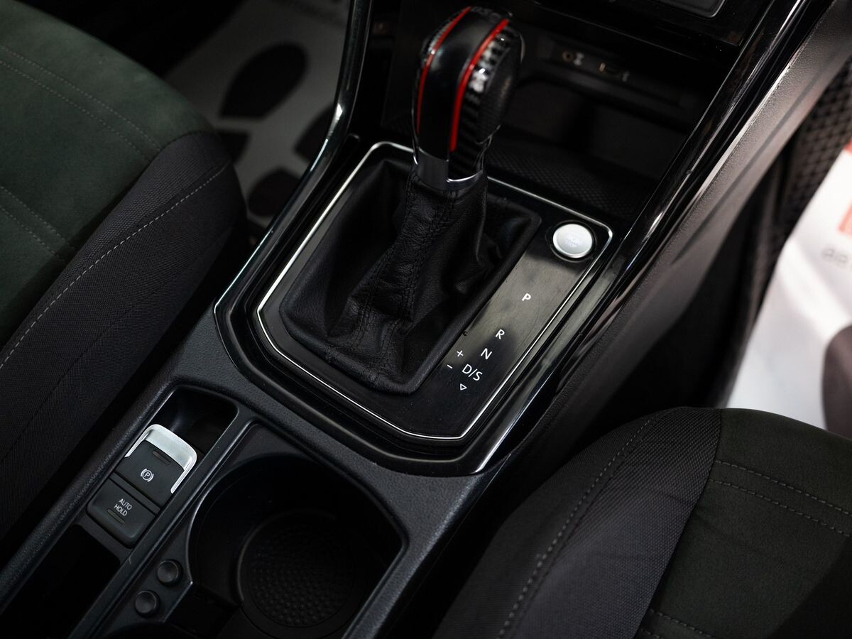 Volkswagen Touran 2015 - фото автомобиля