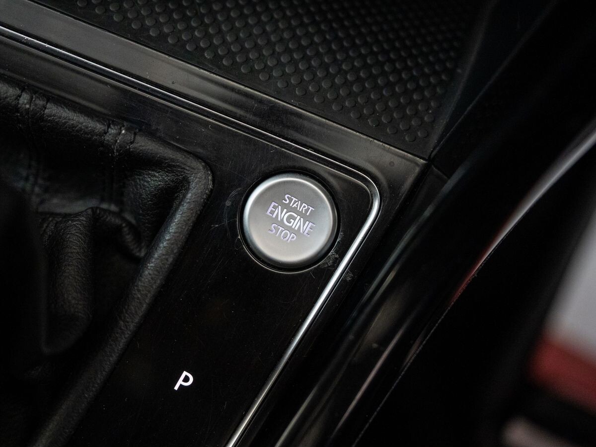 Volkswagen Touran 2015 - фото автомобиля