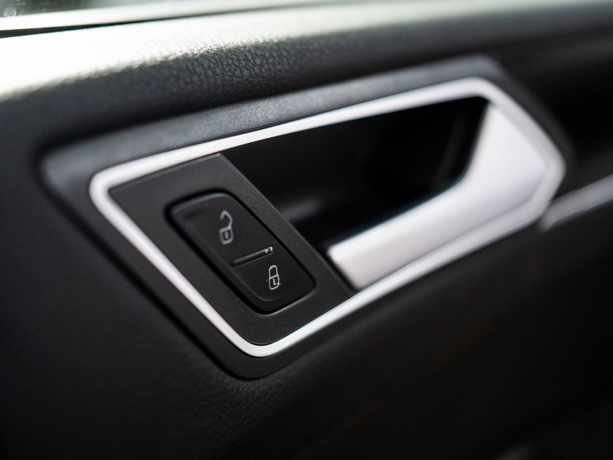 Volkswagen Touran 2015 - фото автомобиля