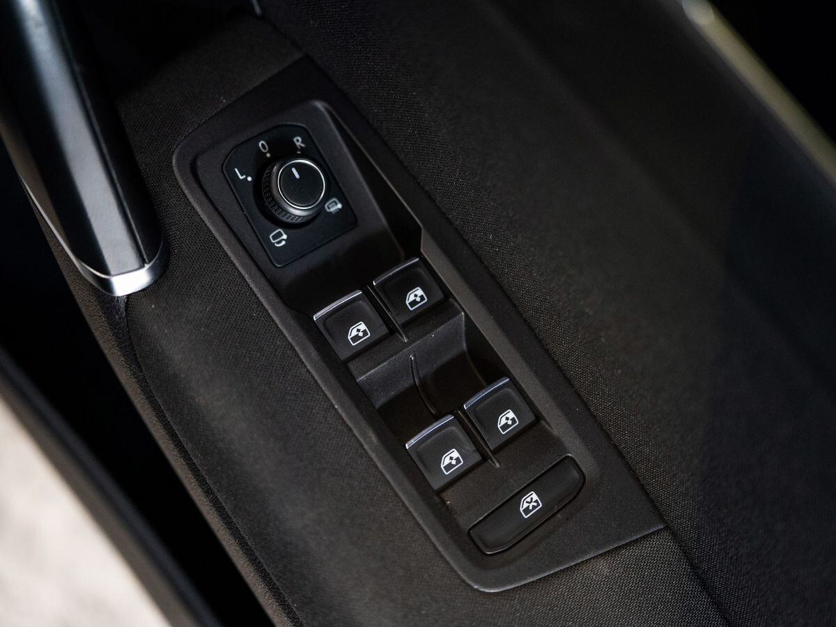 Volkswagen Touran 2015 - фото автомобиля