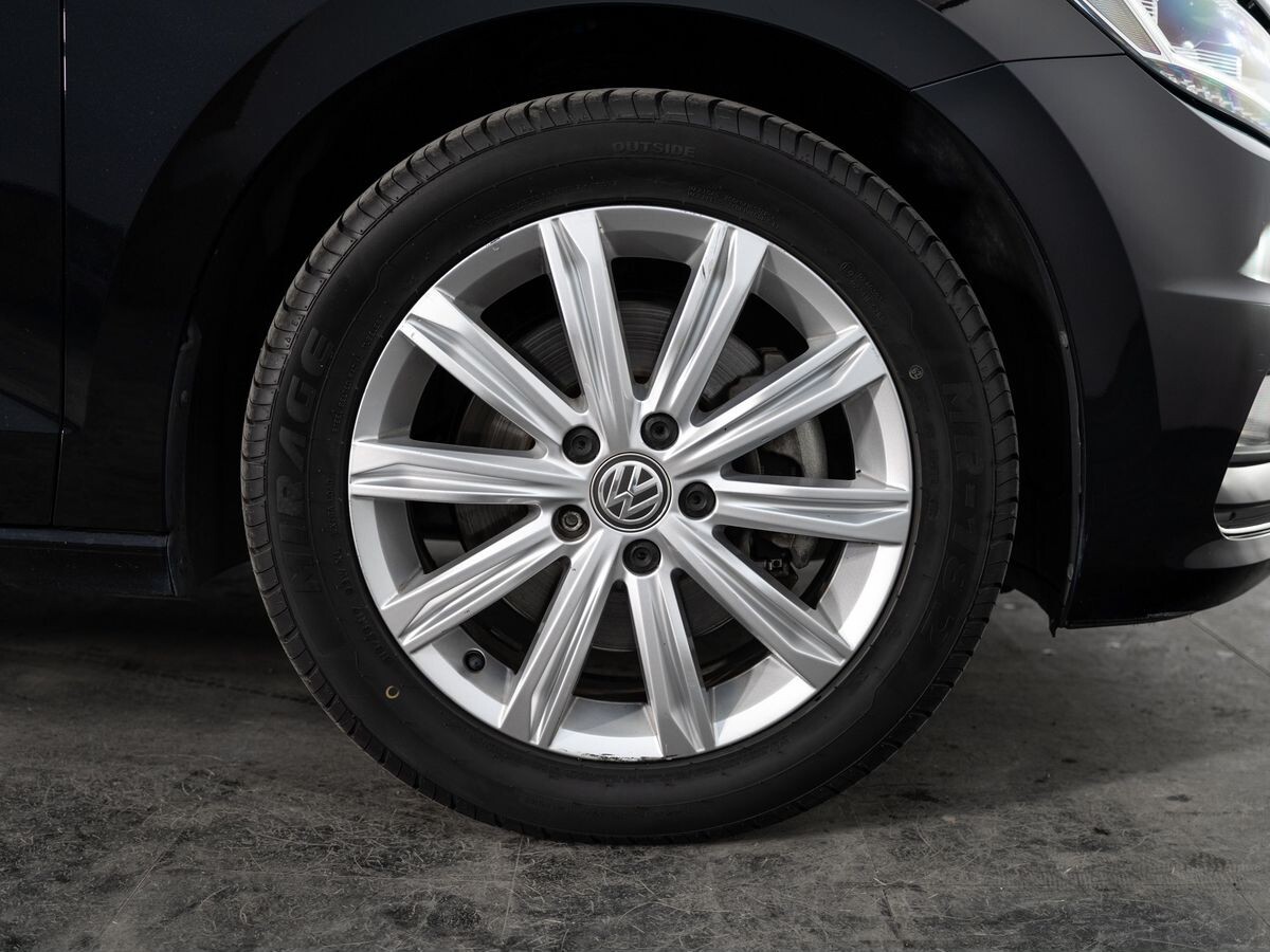 Volkswagen Touran 2015 - фото автомобиля