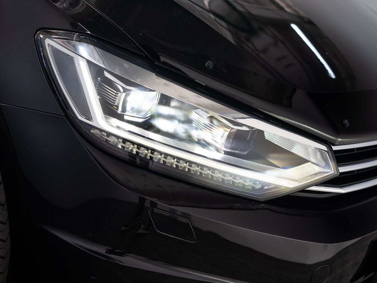 Volkswagen Touran 2015 - фото автомобиля